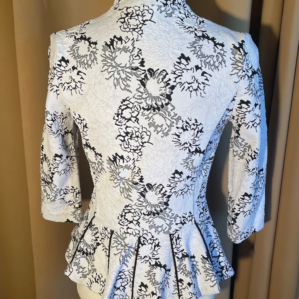Joseph Ribkoff Textured Peplum Floral Blazer Jacket Size 4 Keyhole Neckline - Picture 5 of 10